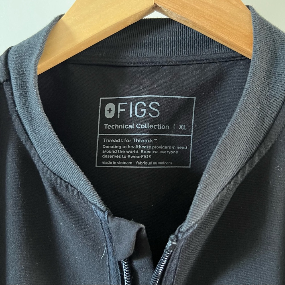 Figs Bellery Scrub Jacket in Black - Picture 2 of 4